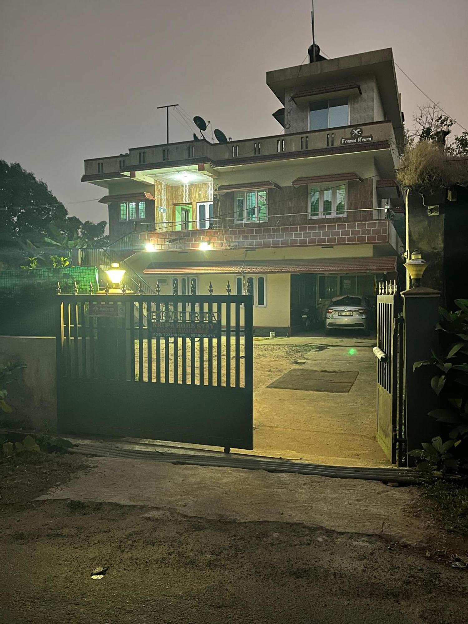Eshwarkrupa Homestay 马迪凯里 外观 照片