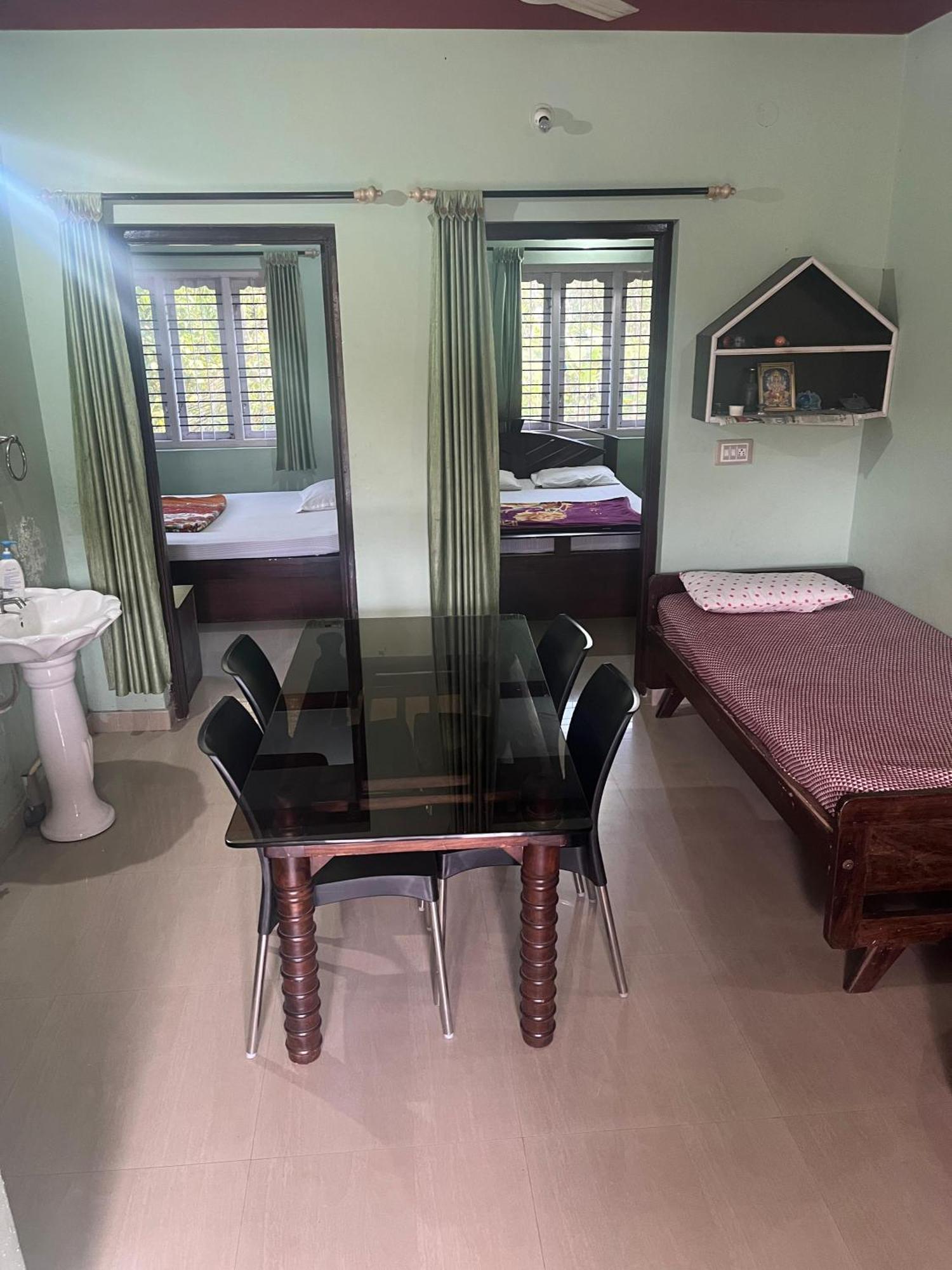 Eshwarkrupa Homestay 马迪凯里 外观 照片