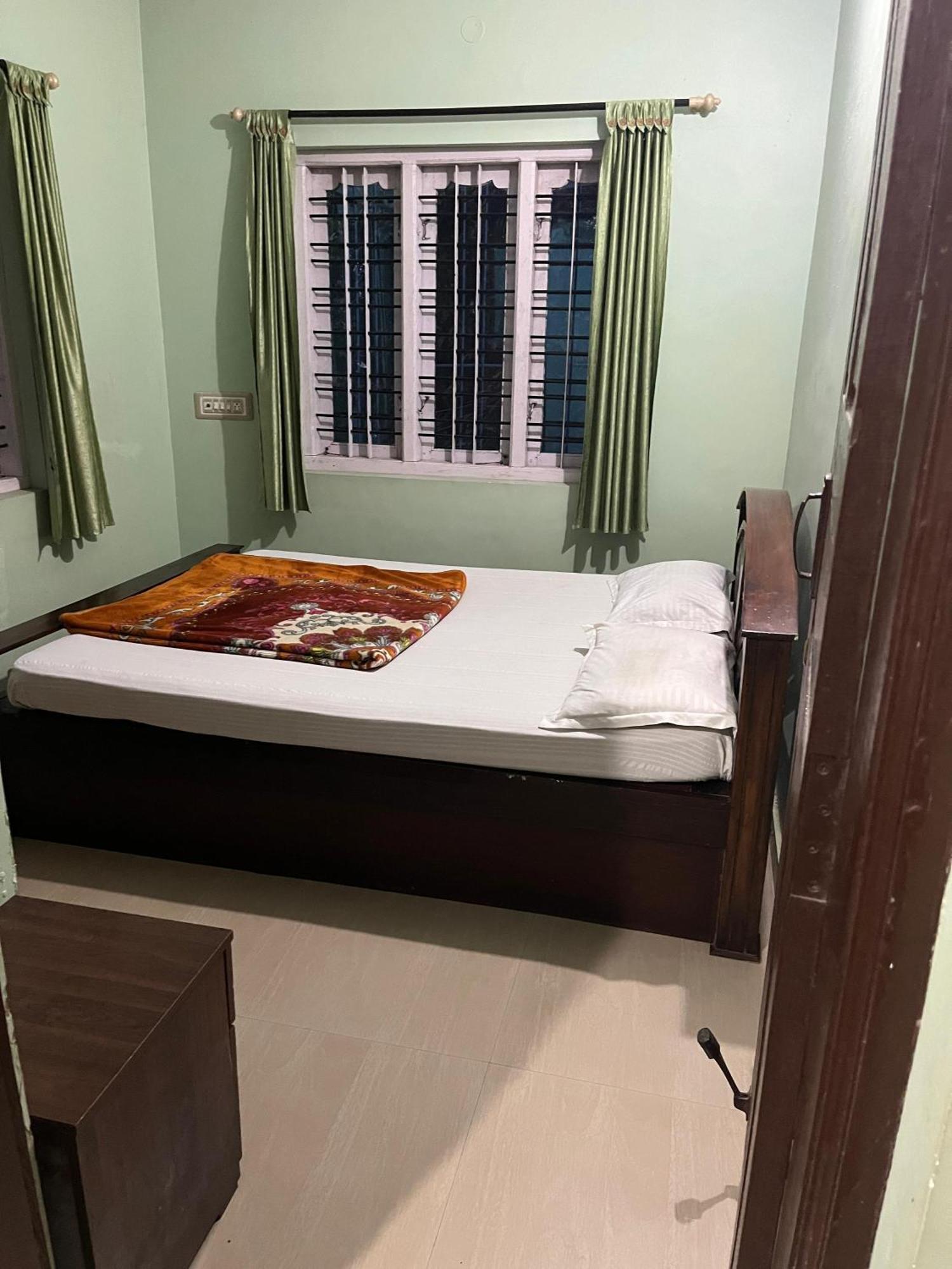 Eshwarkrupa Homestay 马迪凯里 外观 照片