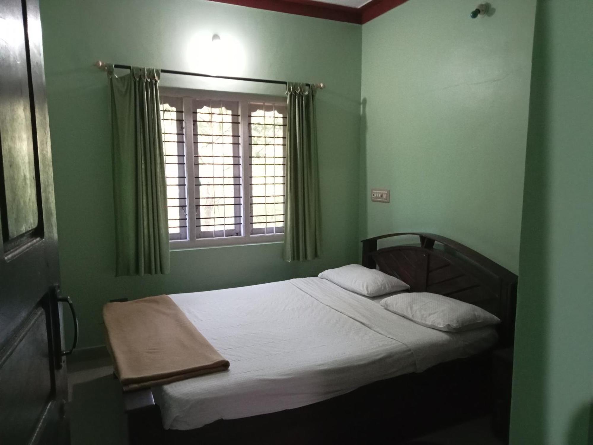 Eshwarkrupa Homestay 马迪凯里 外观 照片